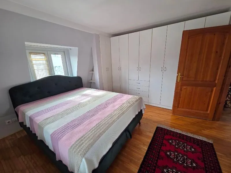 Rent, three bedroom apartment, 82m², Neimar, Vračar Sve Podlokacije