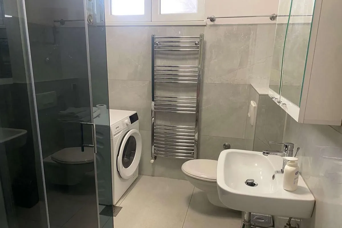 Rent, two bedroom apartment, 90m², Savski Venac, Beograd