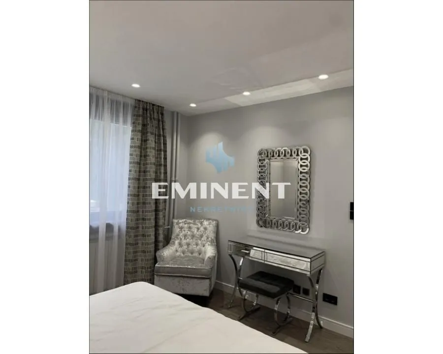 Izdavanje, trosoban stan, 93m², Stari Grad, Beograd