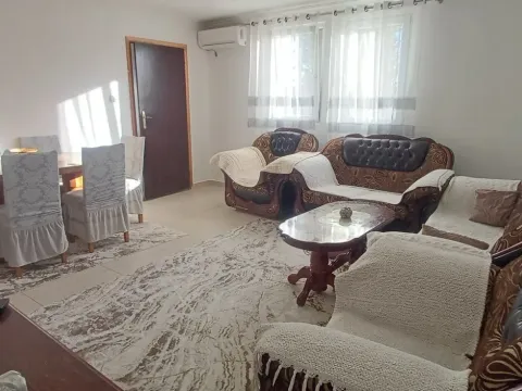 Izdavanje, jednosoban stan, 56m², Vrela Ribnička, Podgorica - image 2