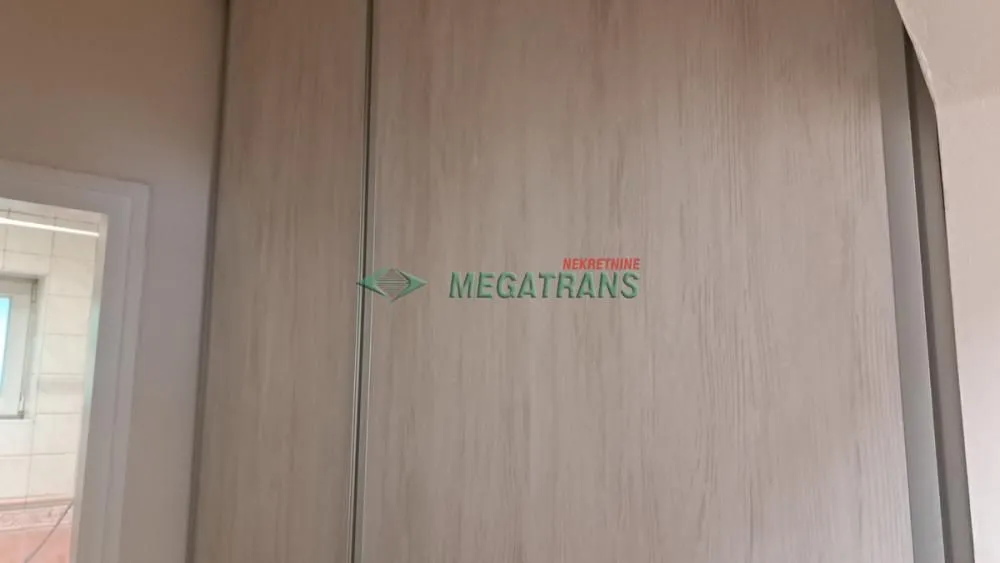 Izdavanje, trosoban stan, 72m², Centar, Novi Sad