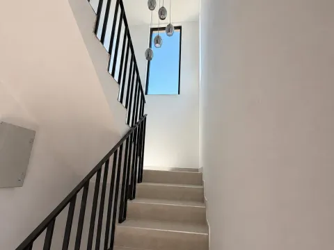 Rent, house, 225m², Gornja Gorica, Podgorica - image 5