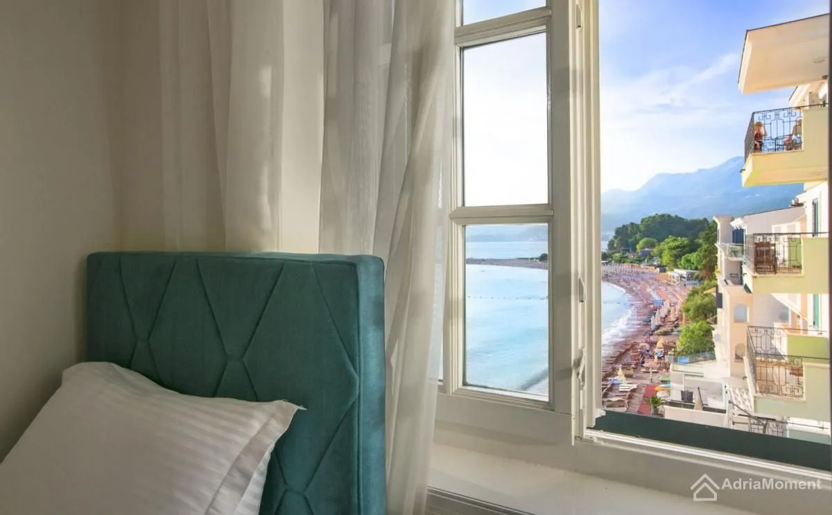 Sale, three bedroom apartment, 90m², Sveti Stefan, Budva