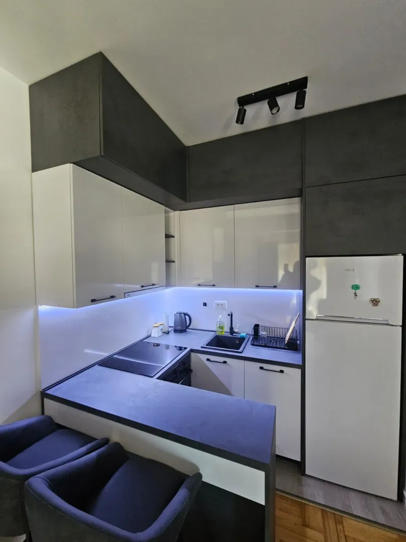 Izdavanje, jednosoban stan, 45m², Centar, Bar
