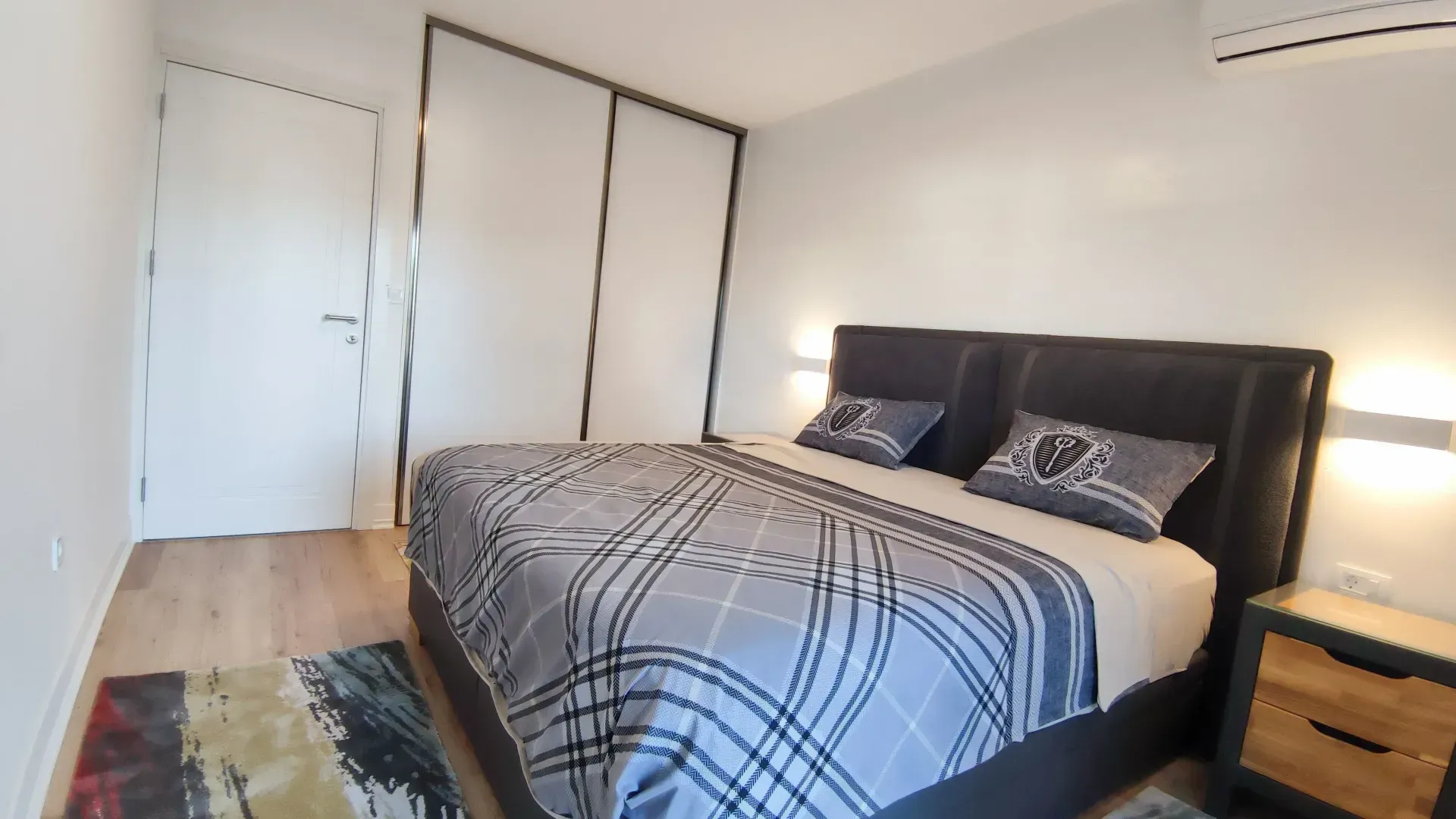 Izdavanje, dvosoban stan, 86m², Centar, Podgorica
