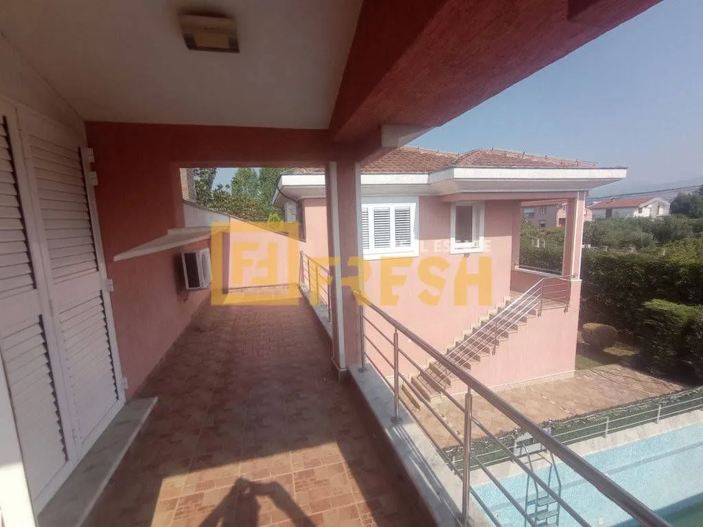Prodaja, kuća, 423m², Donja Gorica, Podgorica