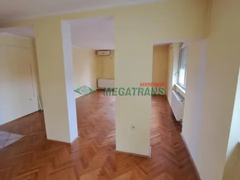 Izdavanje, trosoban stan, 120m², Centar, Novi Sad - image 8