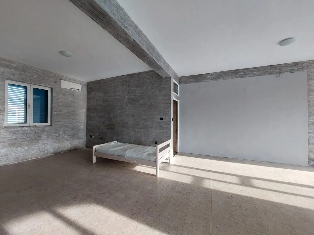 Izdavanje, poslovni prostor, 50m², Radanovići, Kotor