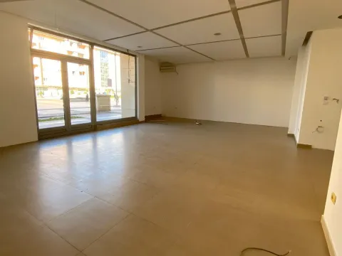 Izdavanje, poslovni prostor, 145m², City Kvart, Podgorica - image 4