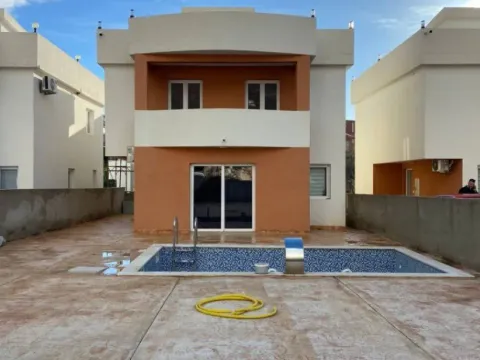 Prodaja, kuća, 170m², Dobre Vode, Bar