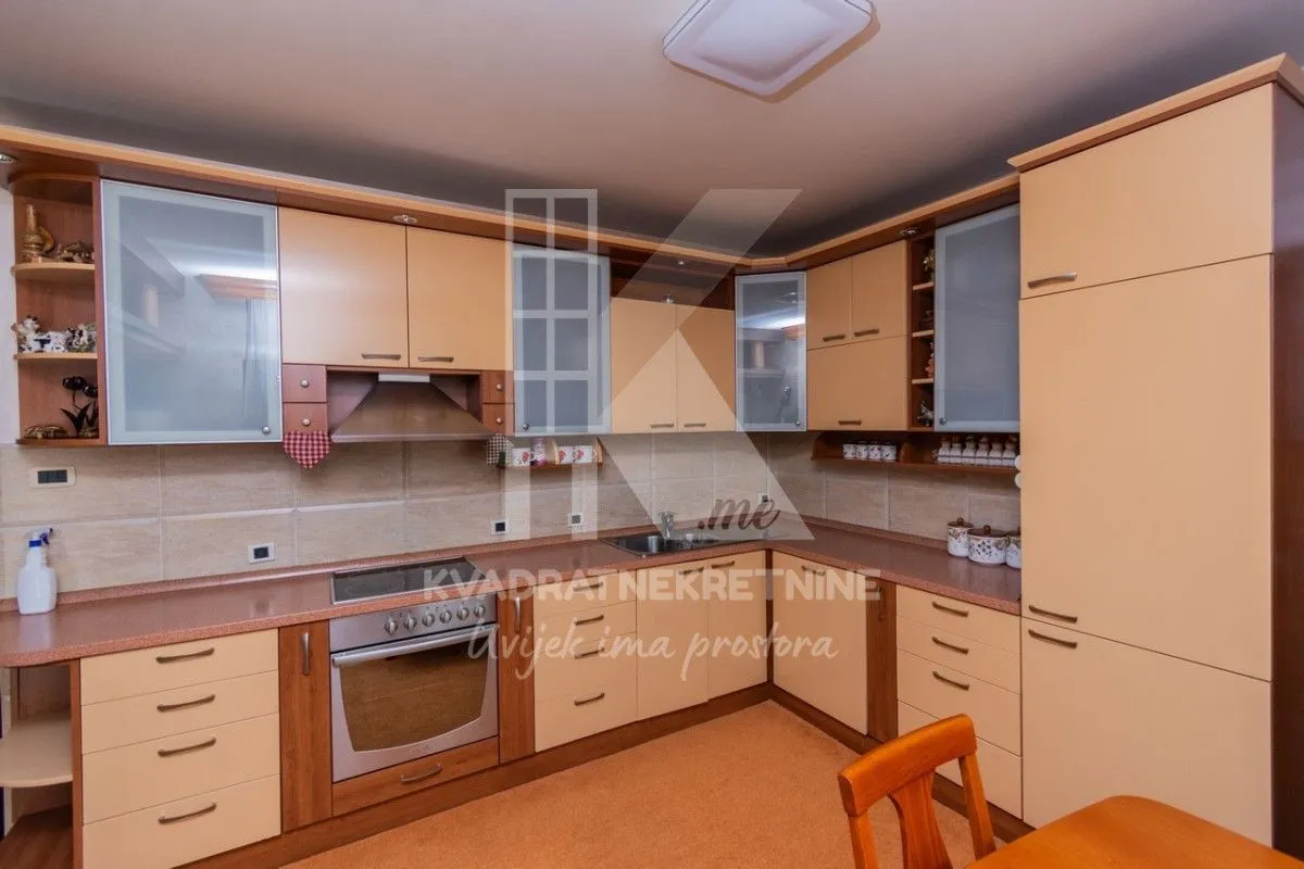 Izdavanje, kuća, 600m², Zeta, Podgorica