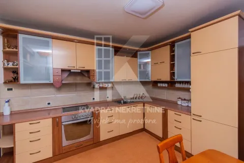 Izdavanje, kuća, 600m², Zeta, Podgorica - image 10