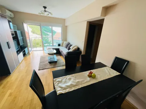 Izdavanje, dvosoban stan, 60m², Budva, Crna Gora