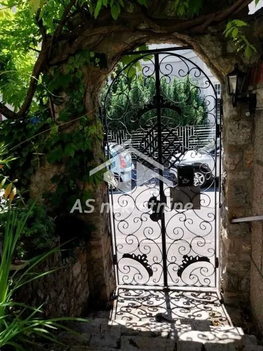 Rent, house, 260m², Neimar, Vračar Sve Podlokacije