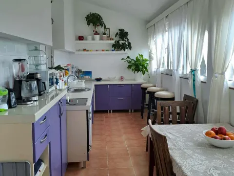 Izdavanje, trosoban stan, 100m², Tivat, Crna Gora - image 12