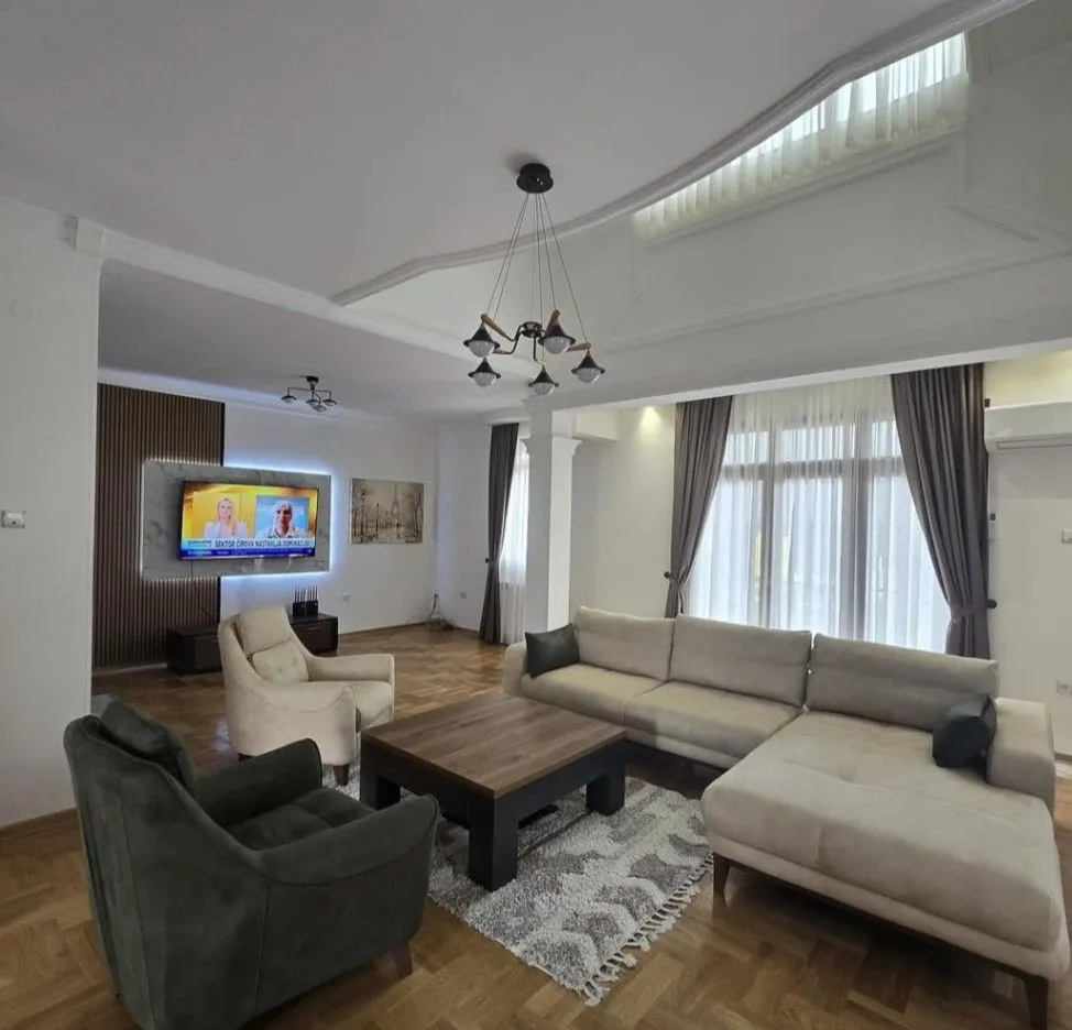 Izdavanje, kuća, 280m², Zabjelo, Podgorica