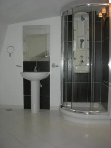 Izdavanje, četvorosoban stan, 156m², Savski Venac, Beograd