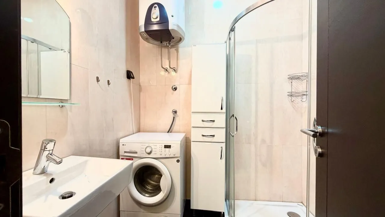 Prodaja, dvosoban stan, 60m², Dobrota, Kotor