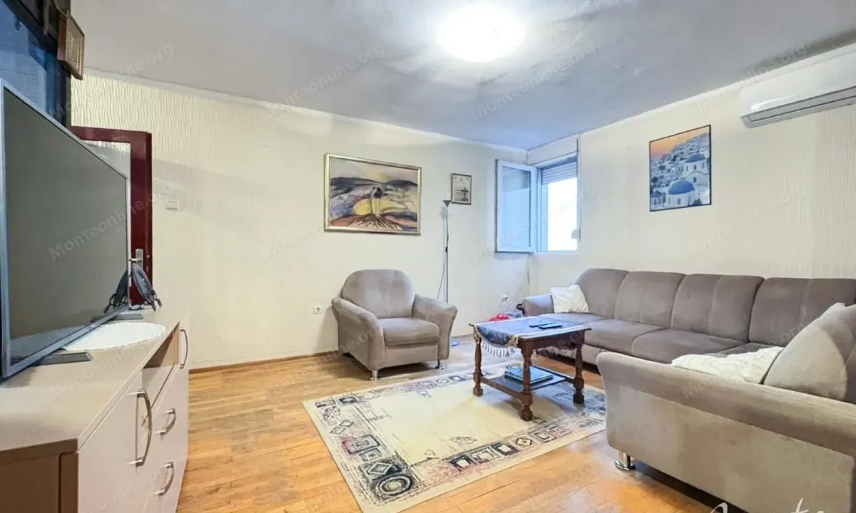 Prodaja, dvosoban stan, 77m², Blok 5, Podgorica