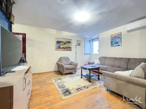 Prodaja, dvosoban stan, 77m², Blok 5, Podgorica - image 1