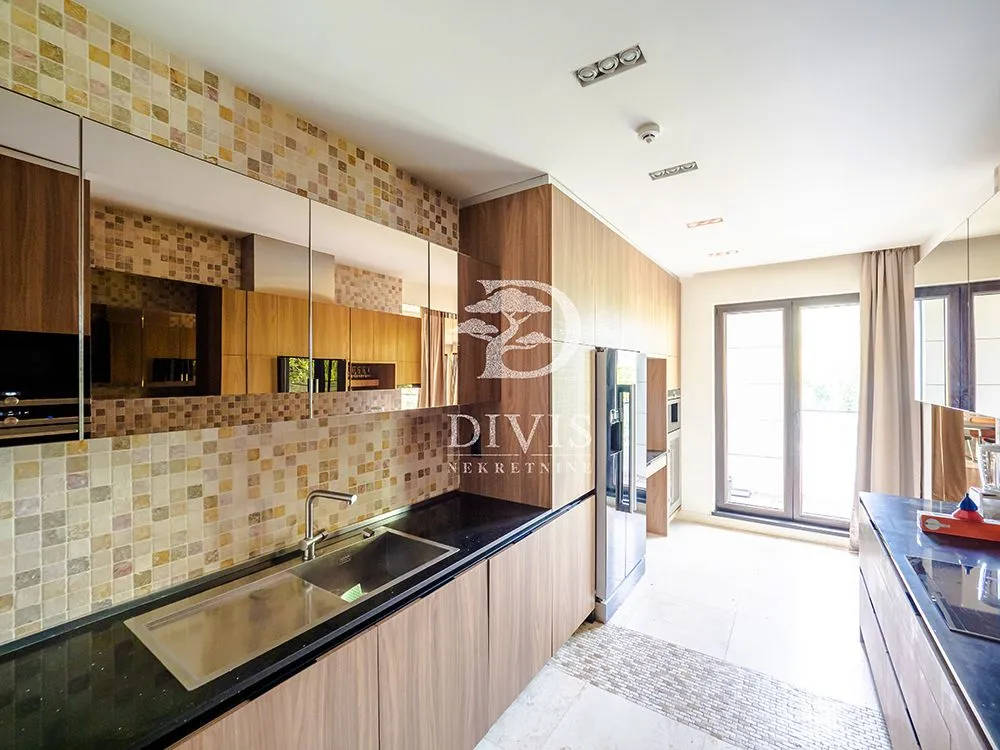 Prodaja, četvorosoban stan, 234m², Dedinje Sve Podlokacije, Beograd