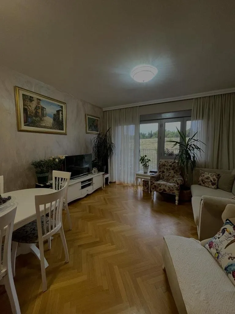 Izdavanje, dvosoban stan, 68m², Zagorič, Podgorica