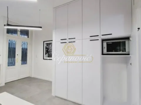 Izdavanje, četvorosoban stan, 115m², Centar, Novi Sad - image 11