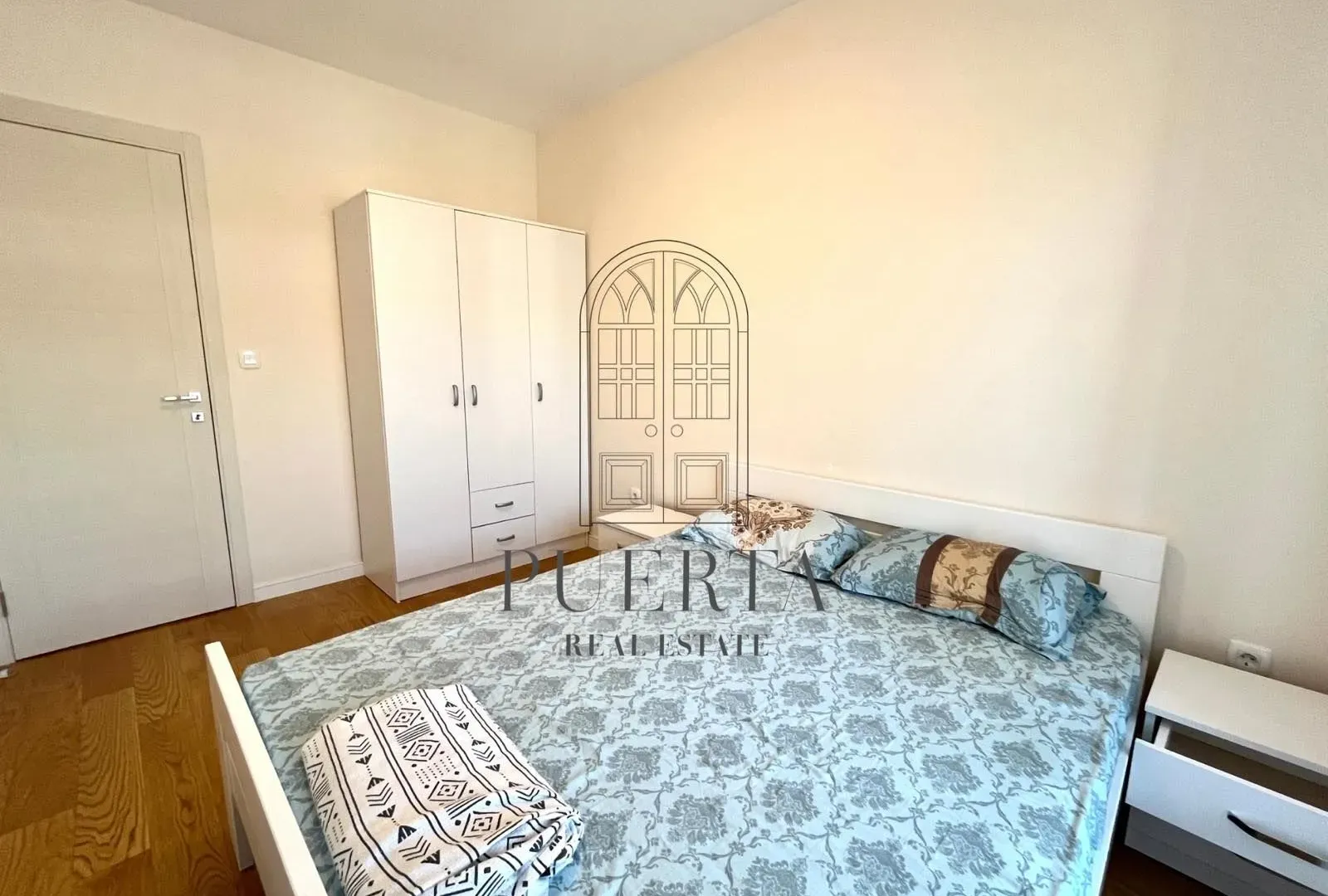 Izdavanje, jednosoban stan, 46m², Central Point, Podgorica