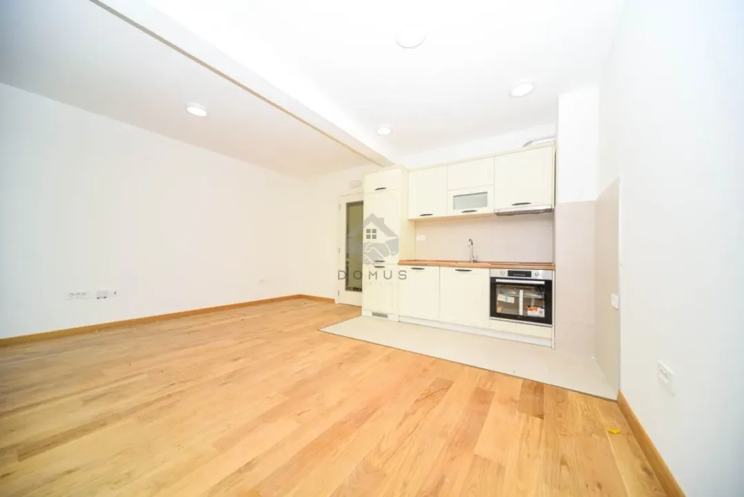 Rent, office space, 40m², Tološi, Podgorica