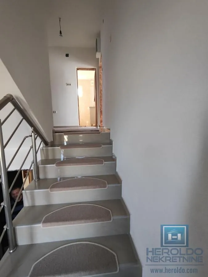 Prodaja, kuća, 270m², Budžino brdo, Jagodina