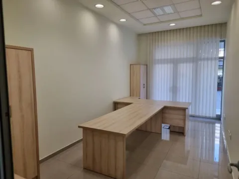 Prodaja, poslovni prostor, 155m², Stari Aerodrom, Podgorica - image 10