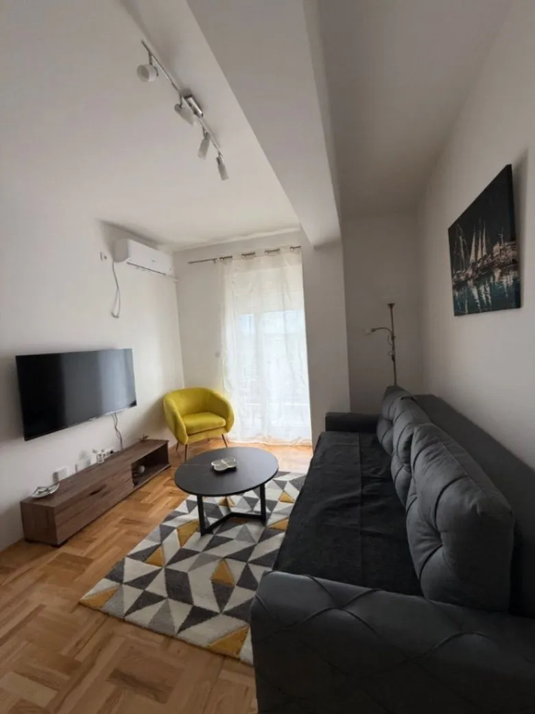 Izdavanje, jednosoban stan, 42m², Tuški Put, Podgorica