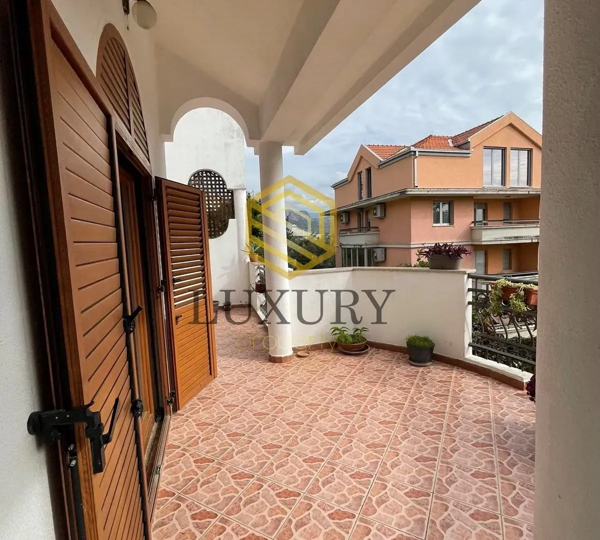 Rent, house, 280m², Gorica C, Podgorica