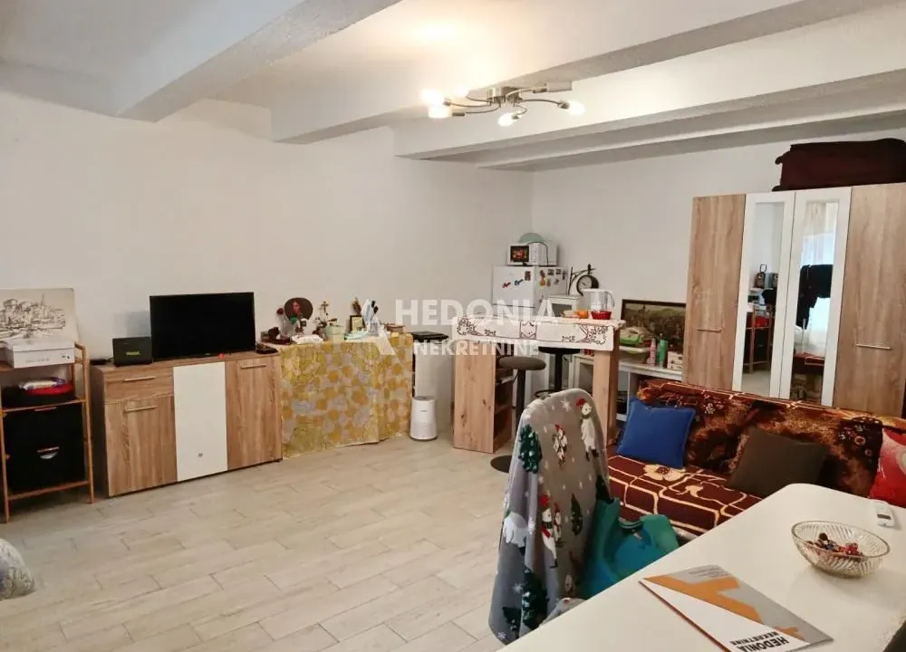 Prodaja, dvosoban stan, 64m², Zemun Centar, Zemun Sve Podlokacije