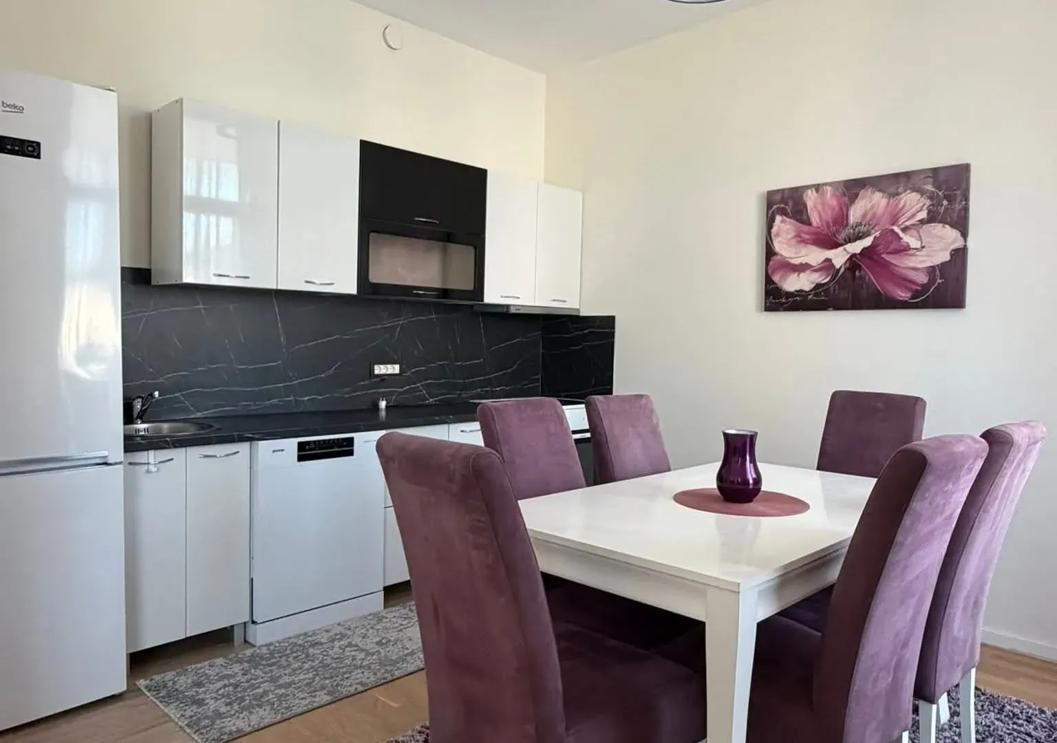 Izdavanje, dvosoban stan, 68m², Blok 9, Podgorica