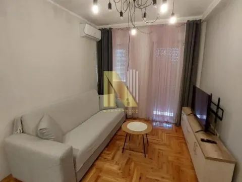 Izdavanje, jednosoban stan, 36m², Bulevar Evrope, Novi Sad Sve Podlokacije - image 2