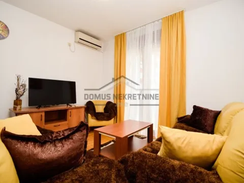 Izdavanje, jednosoban stan, 41m², Stari Aerodrom, Podgorica - image 1