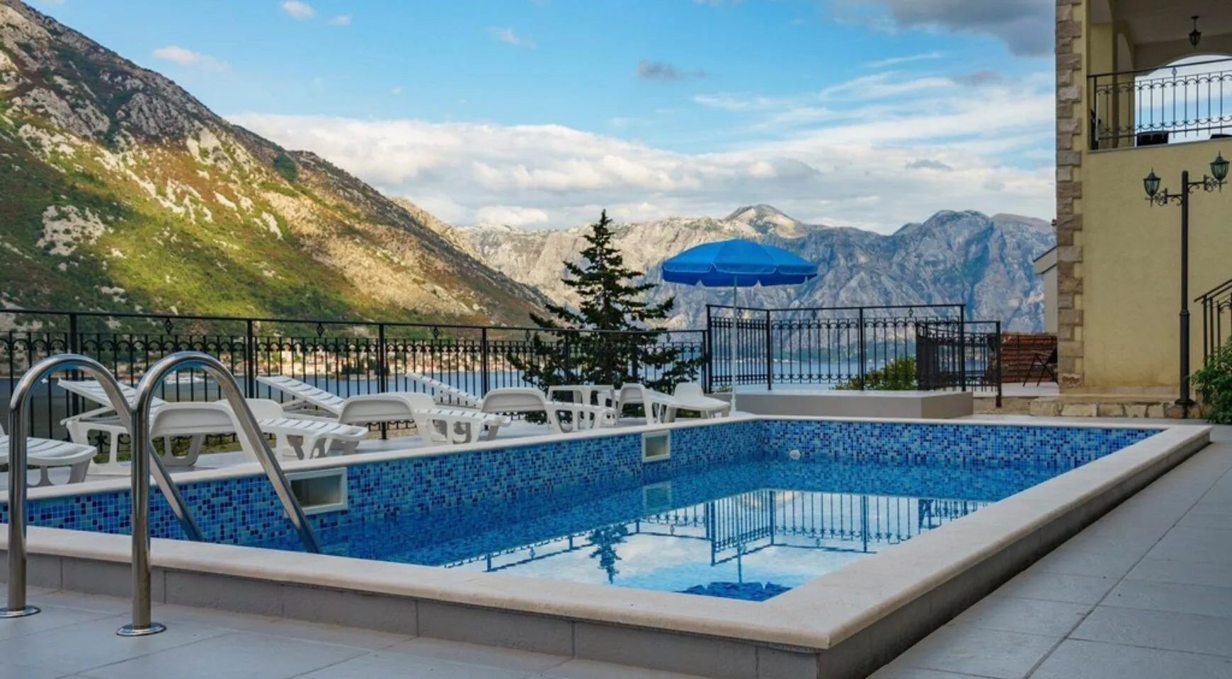 Sale, house, 424m², Kostanjica, Kotor