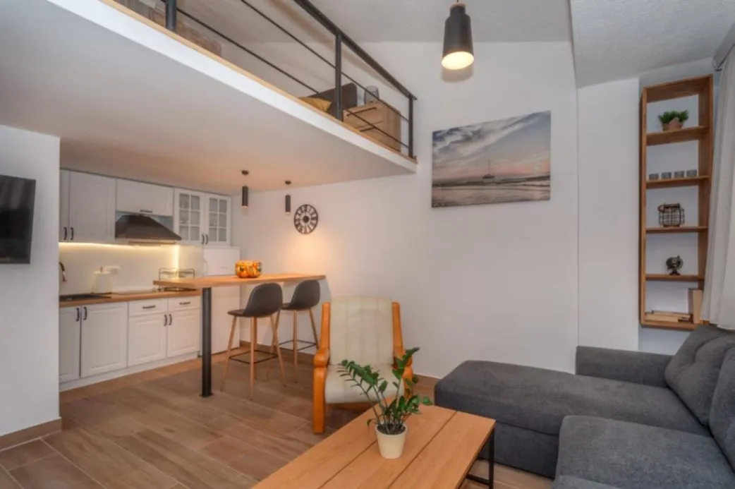 Rent, apartment, 38m², Centar, Bar