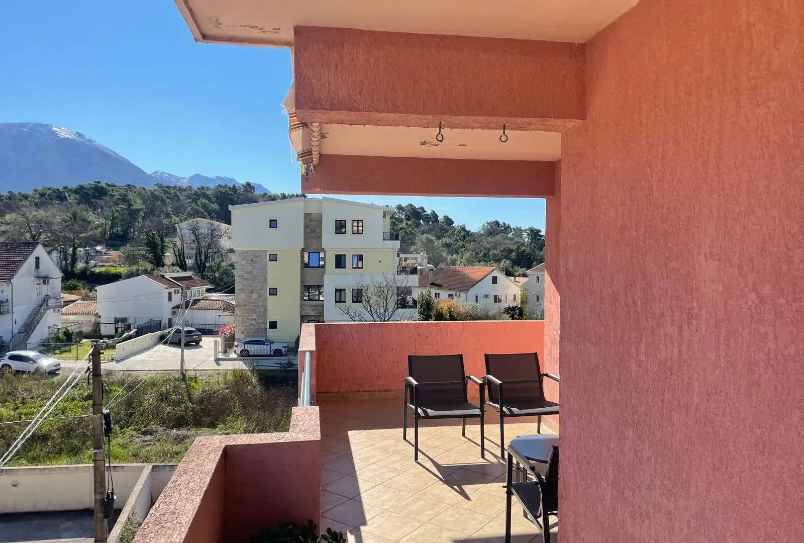 Izdavanje, jednosoban stan, 84m², Bonići, Tivat