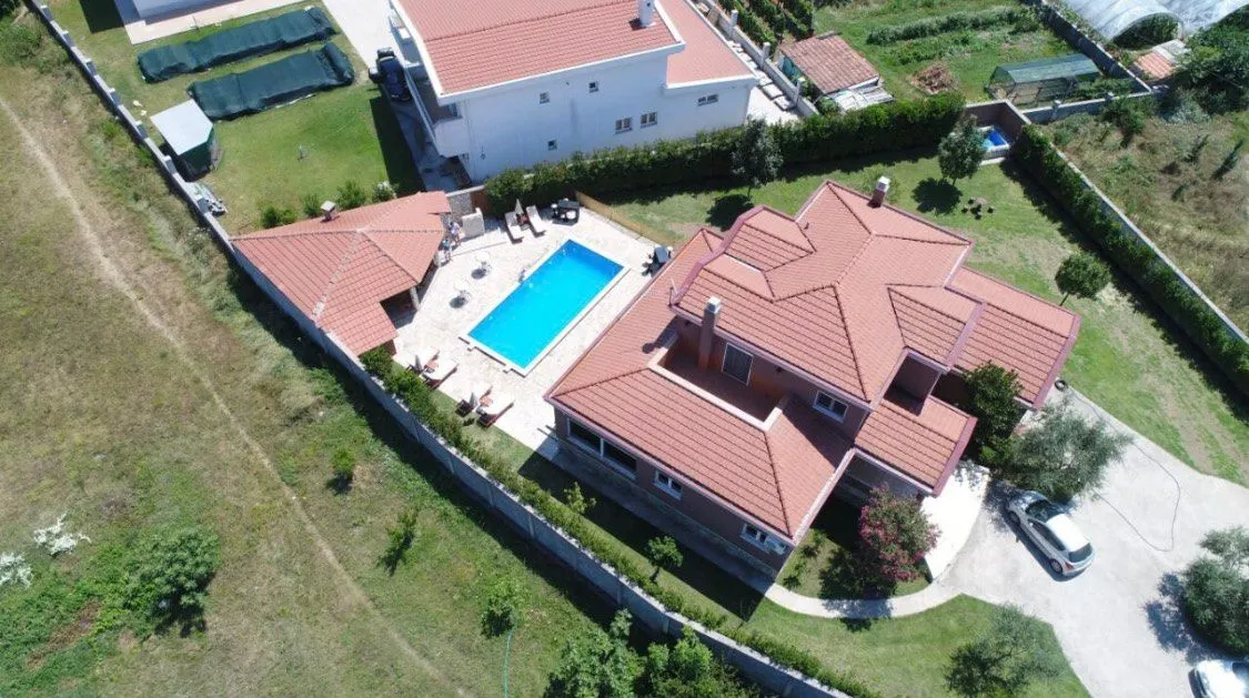 Izdavanje, kuća, 330m², Zeta, Podgorica