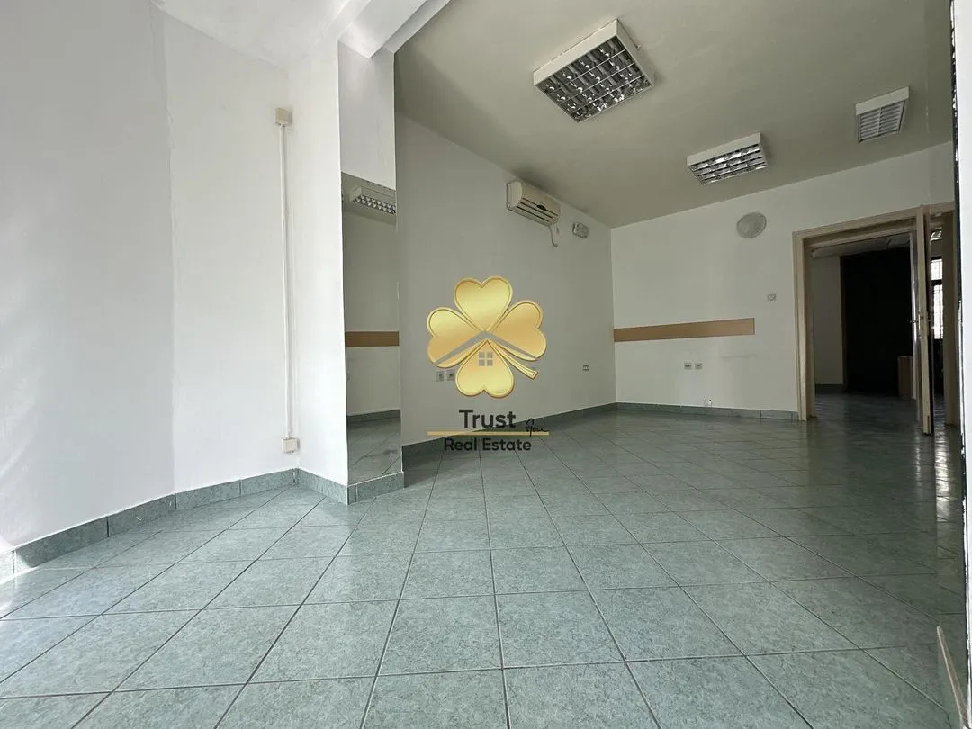 Izdavanje, poslovni prostor, 42m², Centar, Podgorica