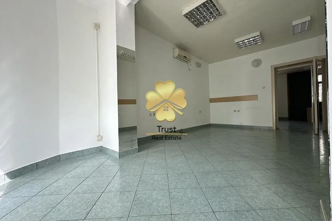 Izdavanje, poslovni prostor, 42m², Centar, Podgorica