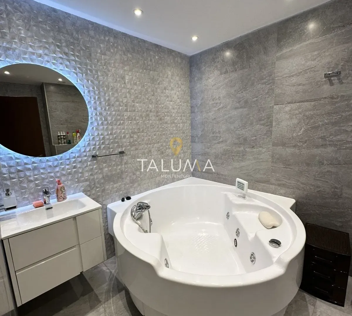 Rent, three bedroom apartment, 200m², Gorica C, Podgorica