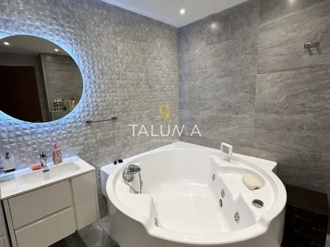 Rent, three bedroom apartment, 200m², Gorica C, Podgorica - image 12