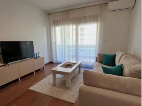 Izdavanje, garsonjera, 30m2, Master Kvart, Podgorica Izdavanje, garsonjera, 30m2, Master Kvart, Podgorica