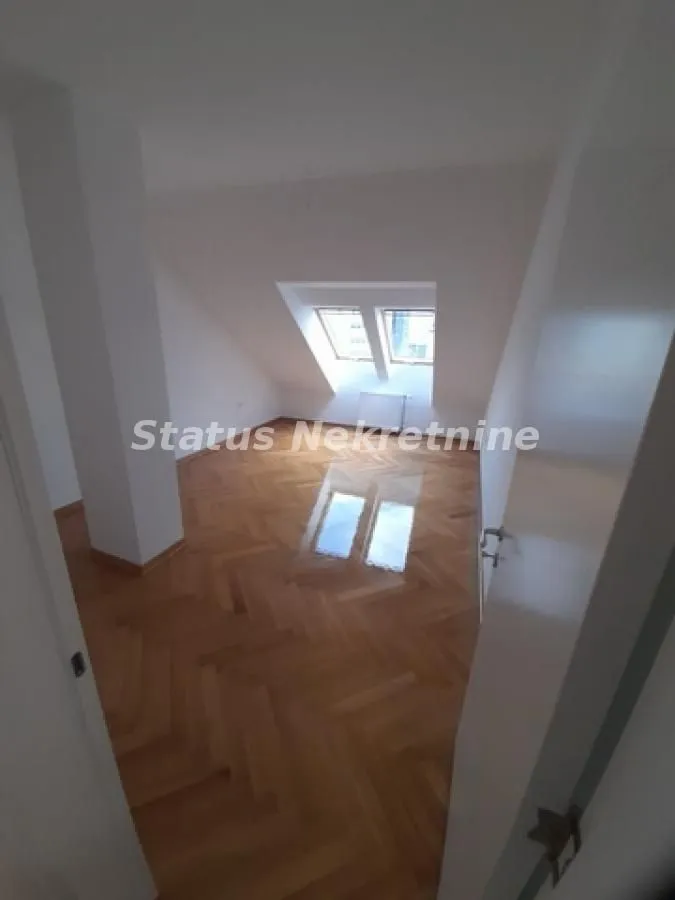 Prodaja, četvorosoban stan, 126m², Centar, Novi Sad