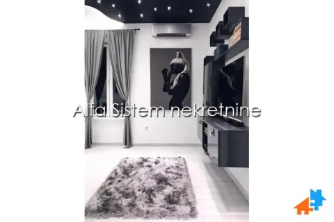 Dnevna soba sa modernim enterijerom i sivim detaljima. - image 5