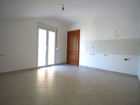 Prodaja, kuća, 188m², Centar, Bar - image 7