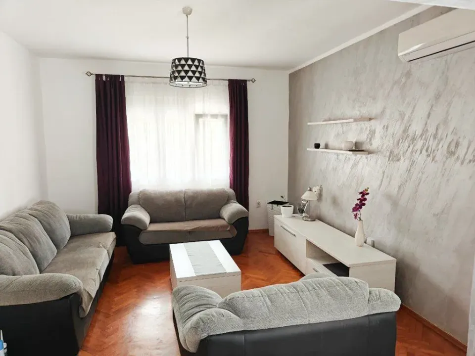 Izdavanje, dvosoban stan, 90m², Stari Aerodrom, Podgorica